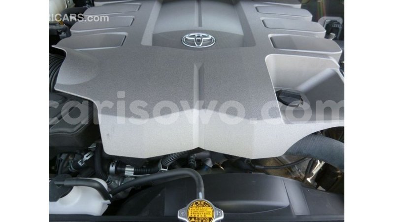 Big with watermark toyota land cruiser benign import dubai 7645