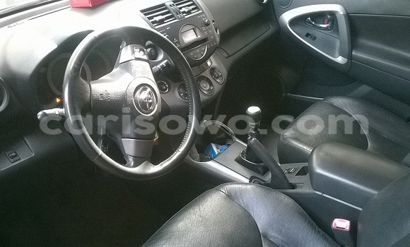 Sayi Na hannu Toyota RAV4 Azurfa Mota in Cotonou a Benin Sayi Na hannu Toyota RAV4 Azurfa Mota in Cotonou a Benin