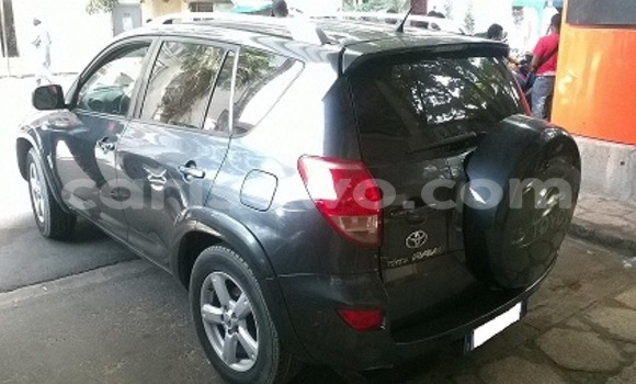Sayi Na hannu Toyota RAV4 Azurfa Mota in Cotonou a Benin Sayi Na hannu Toyota RAV4 Azurfa Mota in Cotonou a Benin