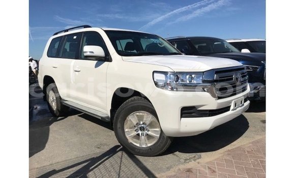 Sayi Imported Toyota Land Cruiser White Mota in Import - Dubai a Benin Sayi Imported Toyota Land Cruiser White Mota in Import - Dubai a Benin