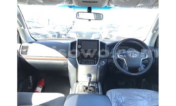 Sayi Imported Toyota Land Cruiser White Mota in Import - Dubai a Benin Sayi Imported Toyota Land Cruiser White Mota in Import - Dubai a Benin