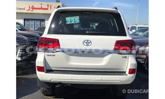 Sayi Imported Toyota Land Cruiser White Mota in Import - Dubai a Benin Sayi Imported Toyota Land Cruiser White Mota in Import - Dubai a Benin