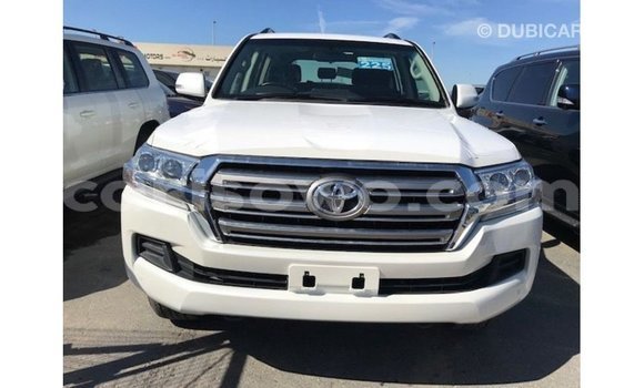Sayi Imported Toyota Land Cruiser White Mota in Import - Dubai a Benin Sayi Imported Toyota Land Cruiser White Mota in Import - Dubai a Benin