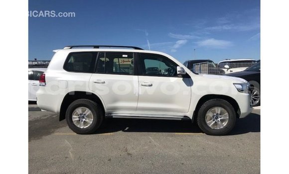 Sayi Imported Toyota Land Cruiser White Mota in Import - Dubai a Benin Sayi Imported Toyota Land Cruiser White Mota in Import - Dubai a Benin
