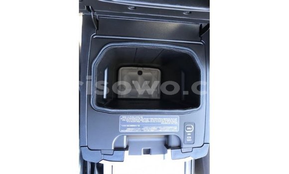 Sayi Imported Toyota Land Cruiser White Mota in Import - Dubai a Benin Sayi Imported Toyota Land Cruiser White Mota in Import - Dubai a Benin