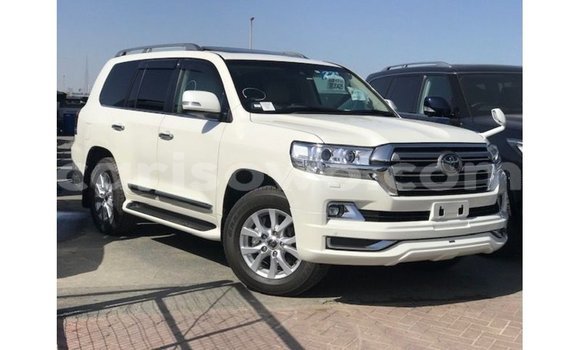 Ra Imported Toyota Land Cruiser funfun Ọkọ̀ in Import - Dubai ni Benin Ra Imported Toyota Land Cruiser funfun Ọkọ̀ in Import - Dubai ni Benin