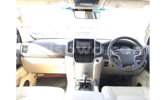Ra Imported Toyota Land Cruiser funfun Ọkọ̀ in Import - Dubai ni Benin Ra Imported Toyota Land Cruiser funfun Ọkọ̀ in Import - Dubai ni Benin