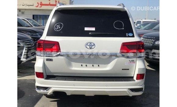 Ra Imported Toyota Land Cruiser funfun Ọkọ̀ in Import - Dubai ni Benin Ra Imported Toyota Land Cruiser funfun Ọkọ̀ in Import - Dubai ni Benin