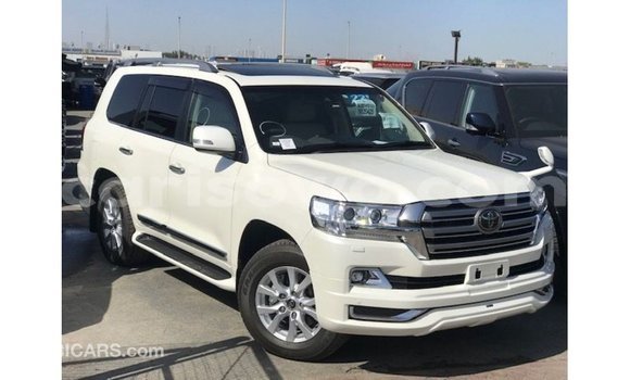 Ra Imported Toyota Land Cruiser funfun Ọkọ̀ in Import - Dubai ni Benin Ra Imported Toyota Land Cruiser funfun Ọkọ̀ in Import - Dubai ni Benin