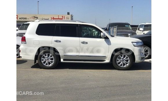 Ra Imported Toyota Land Cruiser funfun Ọkọ̀ in Import - Dubai ni Benin Ra Imported Toyota Land Cruiser funfun Ọkọ̀ in Import - Dubai ni Benin