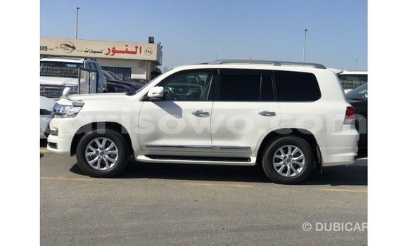 Ra Imported Toyota Land Cruiser funfun Ọkọ̀ in Import - Dubai ni Benin Ra Imported Toyota Land Cruiser funfun Ọkọ̀ in Import - Dubai ni Benin