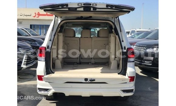 Ra Imported Toyota Land Cruiser funfun Ọkọ̀ in Import - Dubai ni Benin Ra Imported Toyota Land Cruiser funfun Ọkọ̀ in Import - Dubai ni Benin