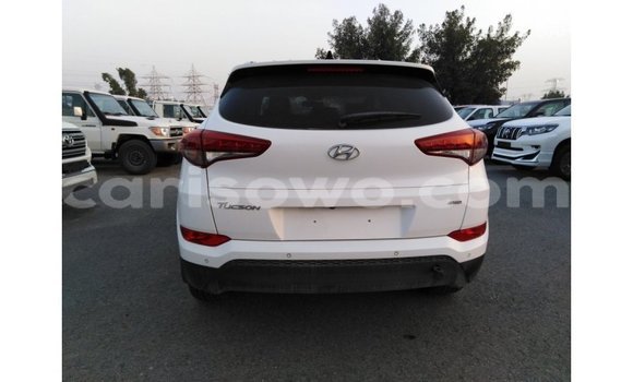 Sayi Imported Hyundai Tucson White Mota in Import - Dubai a Benin Sayi Imported Hyundai Tucson White Mota in Import - Dubai a Benin