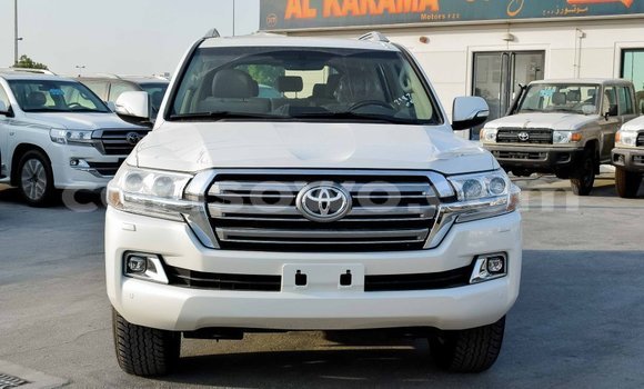 Sayi Imported Toyota Land Cruiser White Mota in Import - Dubai a Benin Sayi Imported Toyota Land Cruiser White Mota in Import - Dubai a Benin