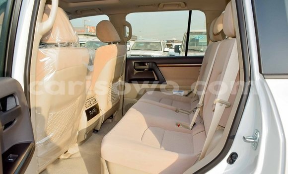 Sayi Imported Toyota Land Cruiser White Mota in Import - Dubai a Benin Sayi Imported Toyota Land Cruiser White Mota in Import - Dubai a Benin