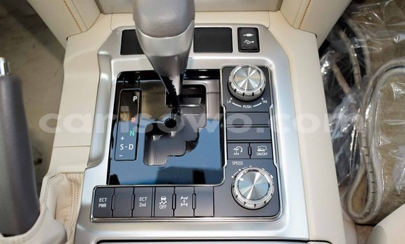 Sayi Imported Toyota Land Cruiser White Mota in Import - Dubai a Benin Sayi Imported Toyota Land Cruiser White Mota in Import - Dubai a Benin