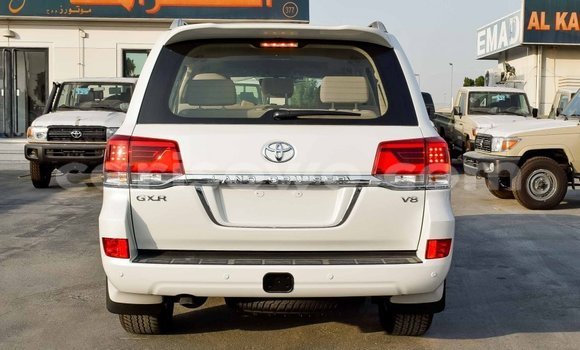 Sayi Imported Toyota Land Cruiser White Mota in Import - Dubai a Benin Sayi Imported Toyota Land Cruiser White Mota in Import - Dubai a Benin
