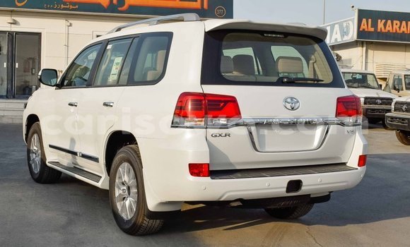 Sayi Imported Toyota Land Cruiser White Mota in Import - Dubai a Benin Sayi Imported Toyota Land Cruiser White Mota in Import - Dubai a Benin