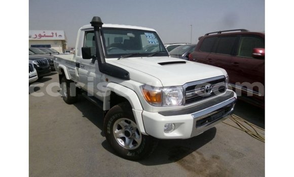 Sayi Imported Toyota Land Cruiser White Mota in Import - Dubai a Benin Sayi Imported Toyota Land Cruiser White Mota in Import - Dubai a Benin