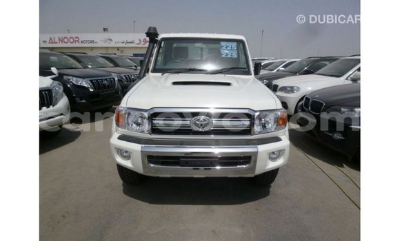 Sayi Imported Toyota Land Cruiser White Mota in Import - Dubai a Benin Sayi Imported Toyota Land Cruiser White Mota in Import - Dubai a Benin