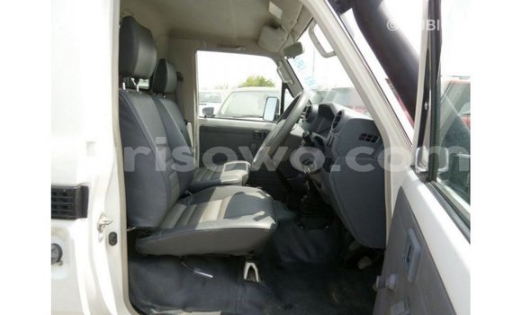 Sayi Imported Toyota Land Cruiser White Mota in Import - Dubai a Benin Sayi Imported Toyota Land Cruiser White Mota in Import - Dubai a Benin