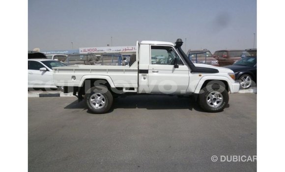 Sayi Imported Toyota Land Cruiser White Mota in Import - Dubai a Benin Sayi Imported Toyota Land Cruiser White Mota in Import - Dubai a Benin