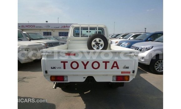 Sayi Imported Toyota Land Cruiser White Mota in Import - Dubai a Benin Sayi Imported Toyota Land Cruiser White Mota in Import - Dubai a Benin