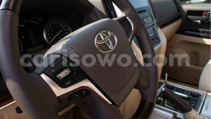 Big with watermark toyota land cruiser benign import dubai 7681