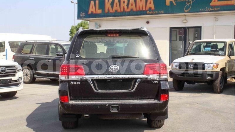 Big with watermark toyota land cruiser benign import dubai 7681