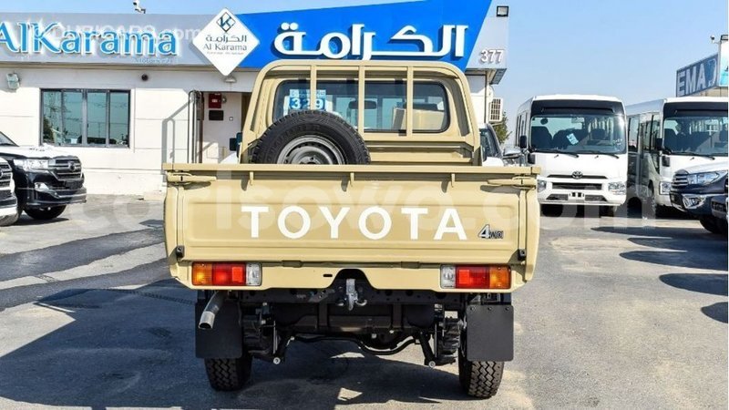 Big with watermark toyota land cruiser benign import dubai 7682