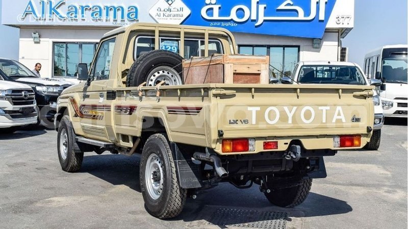Big with watermark toyota land cruiser benign import dubai 7683