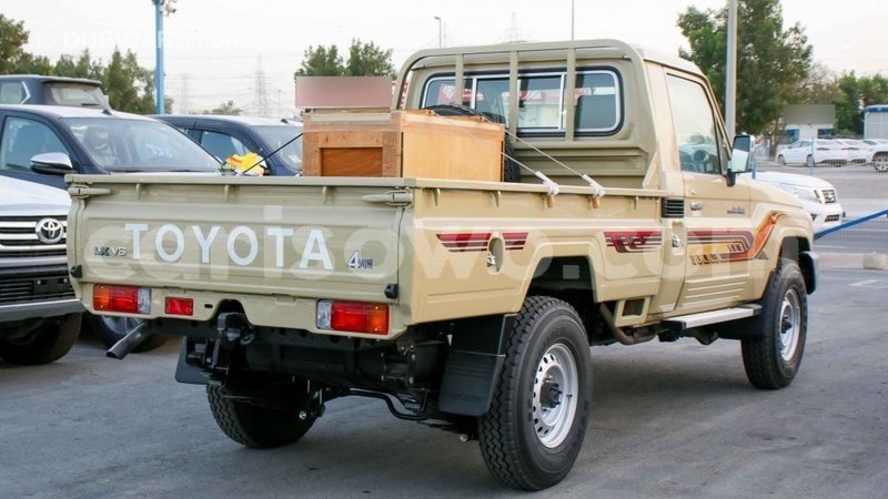 Big with watermark toyota land cruiser benign import dubai 7688