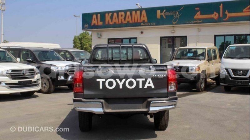 Big with watermark toyota hilux benign import dubai 7692