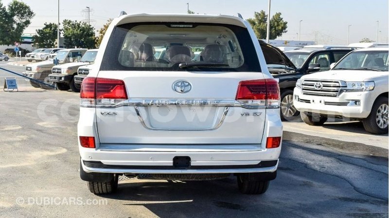 Big with watermark toyota land cruiser benign import dubai 7701