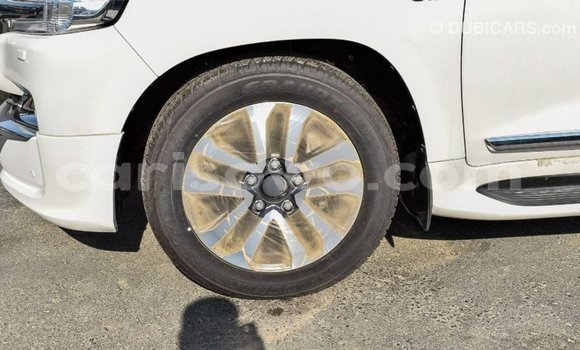 Ra Imported Toyota Land Cruiser funfun Ọkọ̀ in Import - Dubai ni Benin Ra Imported Toyota Land Cruiser funfun Ọkọ̀ in Import - Dubai ni Benin