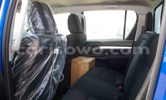 Sayi Imported Toyota Hilux Blue Mota in Import - Dubai a Benin Sayi Imported Toyota Hilux Blue Mota in Import - Dubai a Benin