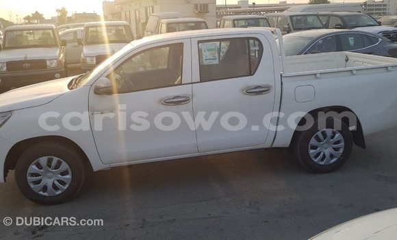 Sayi Imported Toyota Hilux White Mota in Import - Dubai a Benin Sayi Imported Toyota Hilux White Mota in Import - Dubai a Benin