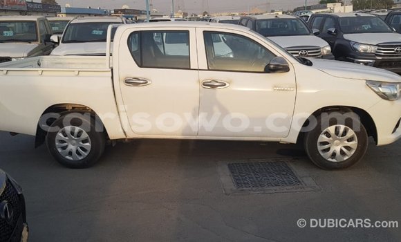 Sayi Imported Toyota Hilux White Mota in Import - Dubai a Benin Sayi Imported Toyota Hilux White Mota in Import - Dubai a Benin