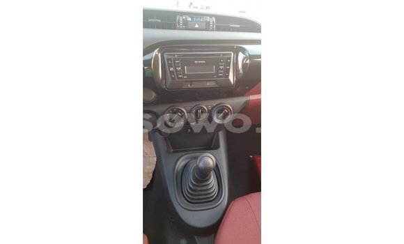 Sayi Imported Toyota Hilux White Mota in Import - Dubai a Benin Sayi Imported Toyota Hilux White Mota in Import - Dubai a Benin