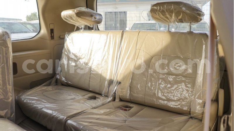 Big with watermark toyota land cruiser benign import dubai 7706