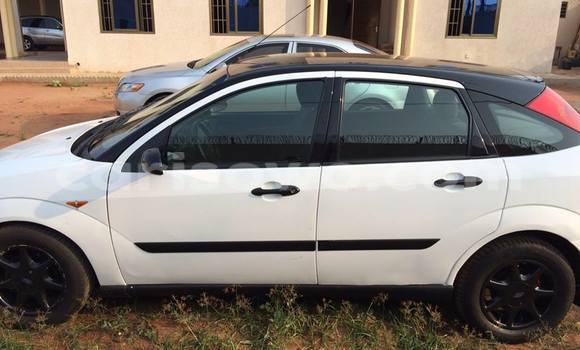 Acheter Occasion Voiture Ford Focus Blanc à Cotonou, Benin Acheter Occasion Voiture Ford Focus Blanc à Cotonou, Benin