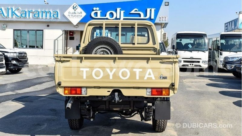 Big with watermark toyota land cruiser benign import dubai 7707