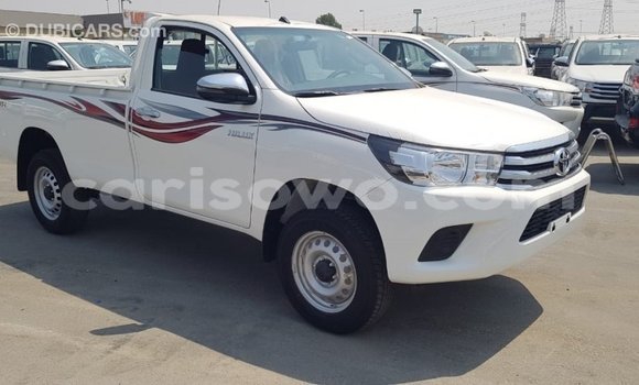 Sayi Imported Toyota Hilux White Mota in Import - Dubai a Benin Sayi Imported Toyota Hilux White Mota in Import - Dubai a Benin
