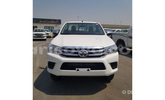 Sayi Imported Toyota Hilux White Mota in Import - Dubai a Benin Sayi Imported Toyota Hilux White Mota in Import - Dubai a Benin