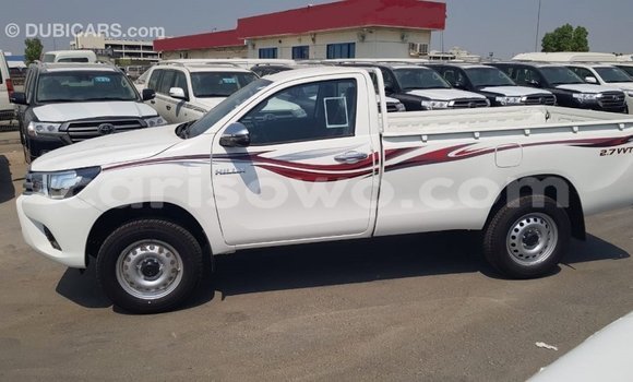 Sayi Imported Toyota Hilux White Mota in Import - Dubai a Benin Sayi Imported Toyota Hilux White Mota in Import - Dubai a Benin