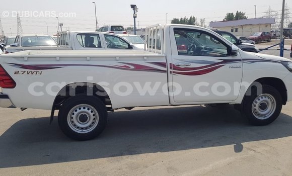 Sayi Imported Toyota Hilux White Mota in Import - Dubai a Benin Sayi Imported Toyota Hilux White Mota in Import - Dubai a Benin