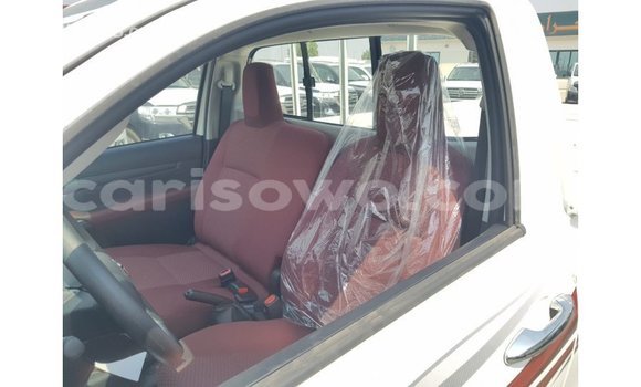 Sayi Imported Toyota Hilux White Mota in Import - Dubai a Benin Sayi Imported Toyota Hilux White Mota in Import - Dubai a Benin