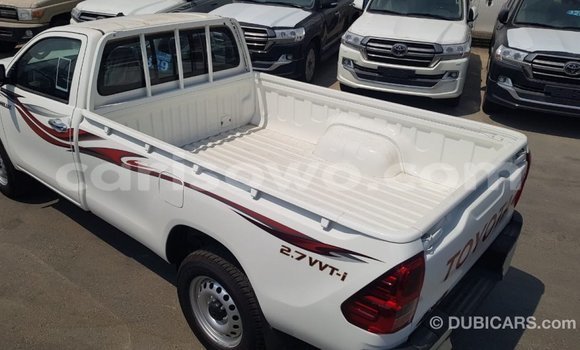 Sayi Imported Toyota Hilux White Mota in Import - Dubai a Benin Sayi Imported Toyota Hilux White Mota in Import - Dubai a Benin