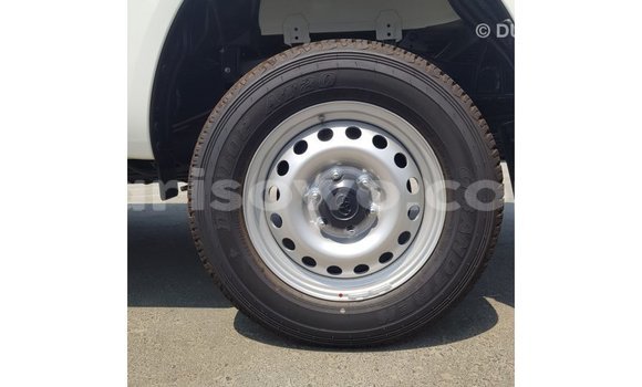 Sayi Imported Toyota Hilux White Mota in Import - Dubai a Benin Sayi Imported Toyota Hilux White Mota in Import - Dubai a Benin