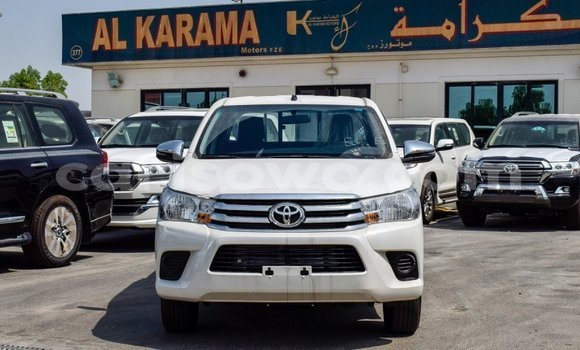 Sayi Imported Toyota Hilux White Mota in Import - Dubai a Benin Sayi Imported Toyota Hilux White Mota in Import - Dubai a Benin